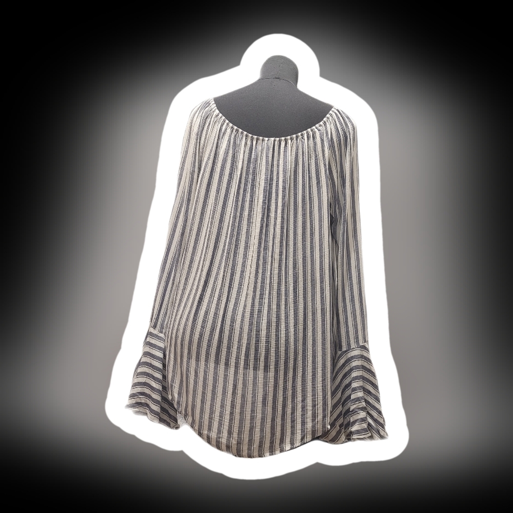 NWOT Ruffle Cold Shoulder Top - Picture 3 of 7